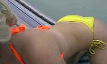Házi szabadtéri szex a bikiniben lévő latin barátnővel