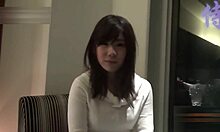 Гледайте как аматьорски азиатски кучки чукат задниците си в нецензурирано домашно видео
