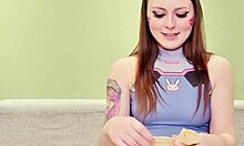 Mollige brunette schoonheid geniet van DVA's perverse verlangens in zelfgemaakte Overwatch-video