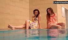 Ο Bubarek και η κοπέλα του διασκεδάζουν στην πισίνα