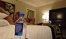Мэделин Монро занимается сексом с незнакомым человеком во время отпуска в Лас-Вегасе