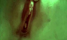 Janeli Lembers si masturba la sua figa estone umida in un video fatto in casa