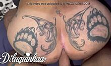 Rabudo с голям пенис и татуировки изпълнява гей аналните ми фантазии