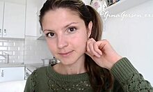 Цина ерсонс, европска порно звезда, води домаћи видео интервју са питањима за љубитеље