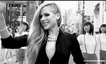Avril Lavignes 裸体视频中的名人裸体和巨乳