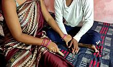 Индијска мачеха аматер се дрска са својим сином у псећем стилу