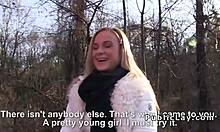 Hjemmelaget utendørs sex med en tsjekkisk jente i POV